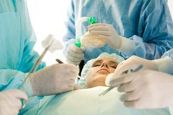 Nebenwirkungen einer Narkose Narkose und Nebenwirkungen bei älteren Menschen