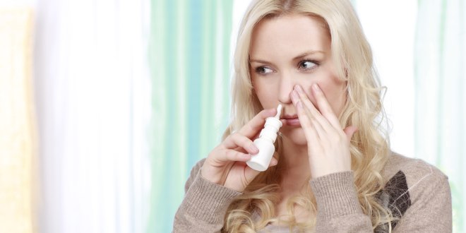 Nasensprays helfen, die Symptome einer Allergie in der Nase zu vermindern.