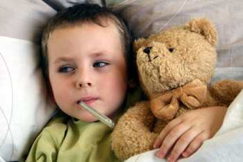 Bauchschmerzen abends Fiebriges Kind im Bett