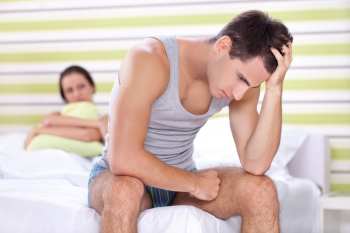 Hodentorsion Eine Hodentorsion im jungen Alter kann zu Unfruchtbarkeit bei Männern führen.