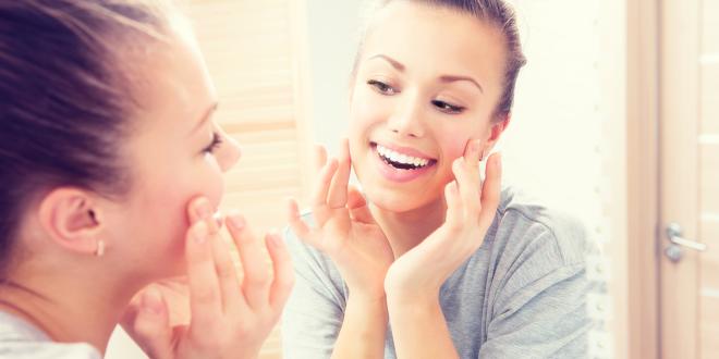Ursache eines Abszesses Abszess, Eiterpickel, Haut, Hautunreinheiten, Furunkel, Hautbild, Frau, Dermatologie
