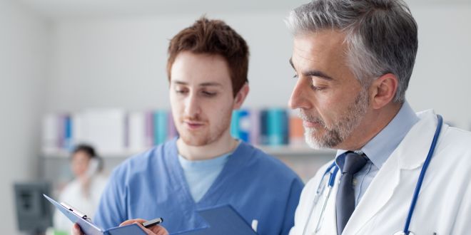 Plattenepithelkarzinom Ärzte stellen Diagnose des Plattenepithelkarzinoms fest