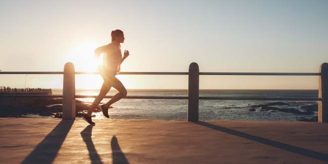 Joggerin am Strand