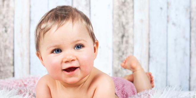 Sehfehler wie die Hornhautverkrümmung können auch beim Baby diagnostiziert werden.
