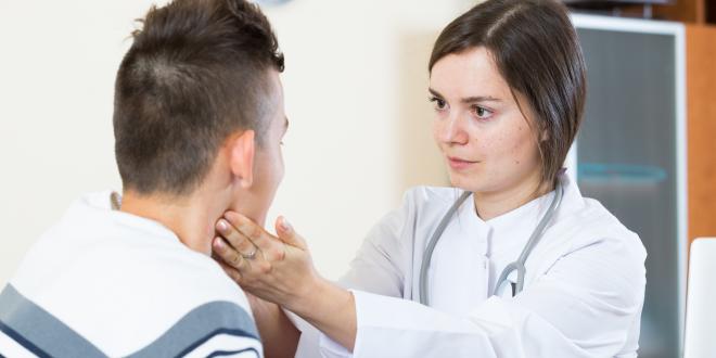 Lymphknotenschwellung am Hals - wie gefährlich ist das? Gefähr einer Lymphknotenschwellung am Hals