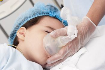 Narkose trotz Erkältung bei Kindern