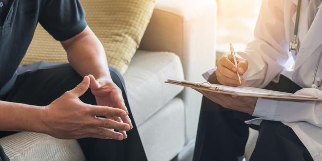 Wie kann man eine Depression überwinden? Arzt-Patienten Gespräch