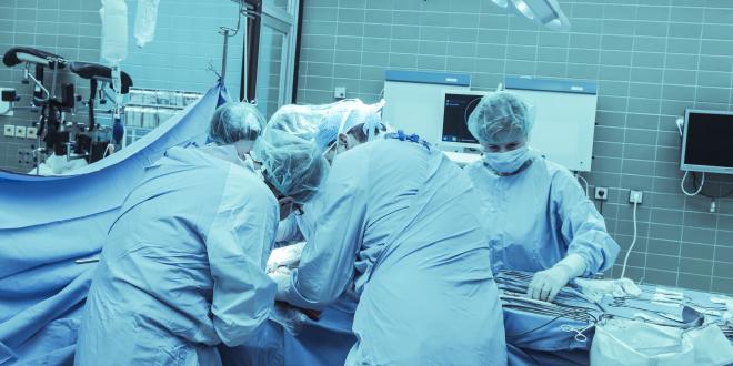 Magenverkleinerungen werden bei Patienten mit starkem Übergewicht (Adipositas) vorgenommen und sollten NICHT aus kosmetischen, sondern aus medizinischen Grünen durchgeführt werden.