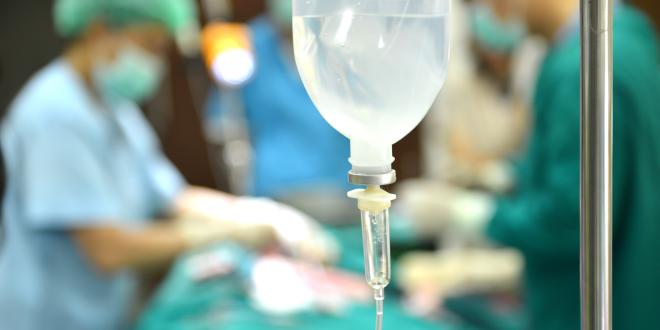 Zur Reduzierung der postoperativen Schmerzen ist die Medikation während der Operation bereits von Bedeutung. Schmerzen nach einer OP können durch verschiedene Schmerzmittel gelindert werden.