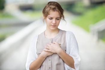 Schwellung der Brust - Bösartiger Tumor Geschwollene Brust - Krebs