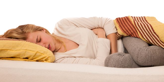 Bauchschmerzen nach Geburt Frau mit Bauchschmerzen