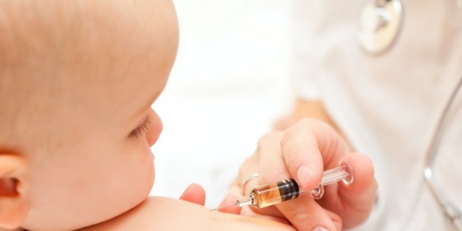 Fieber beim Baby nach einer Impfung Fieber als Impfreaktion beim Baby