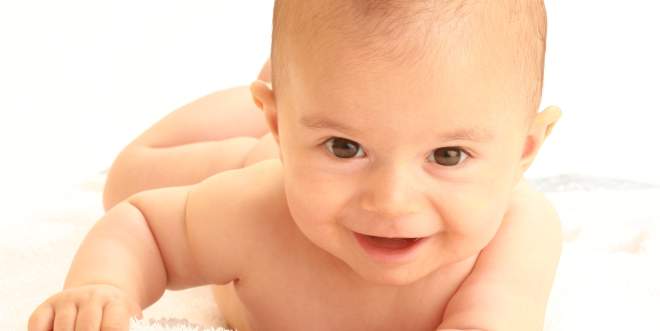 glückliches Baby, das keine Windeldermatitis hat glückliches Baby, das keine Windeldermatitis hat