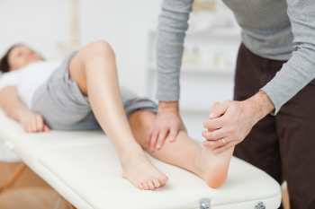 Schleimbeutelentzuendung_am_Knie_Therapie
