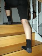 Dehnung der Wadenmuskulatur an der Treppe Dehnung der Wadenmuskulatur an der Treppe